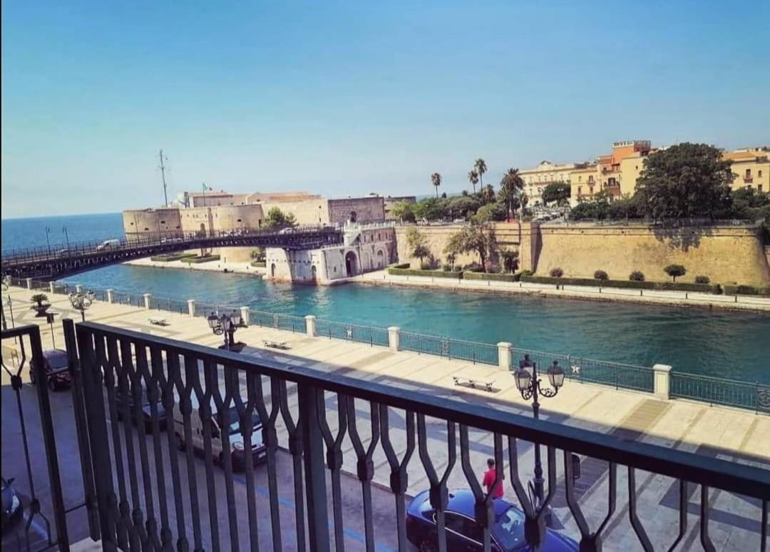 טאראנטו Castello Aragonese Suites מראה חיצוני תמונה