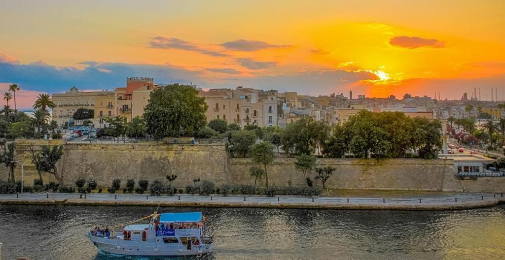 טאראנטו Castello Aragonese Suites מראה חיצוני תמונה