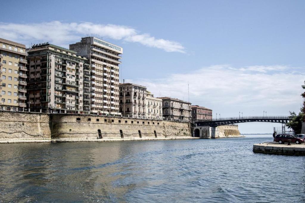 טאראנטו Castello Aragonese Suites מראה חיצוני תמונה